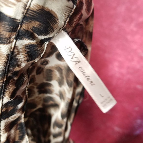 CLOSET CLEANOUT ⚠️Leopard print top - Picture 2 of 8